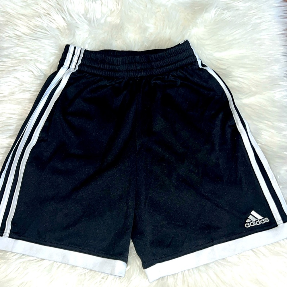 Adidas boys black with white stripes pocketed basketball shorts size medium